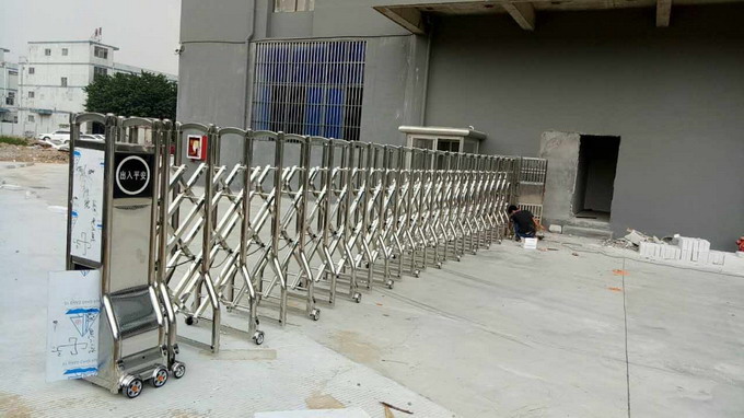 不（bú）鏽鋼伸縮門