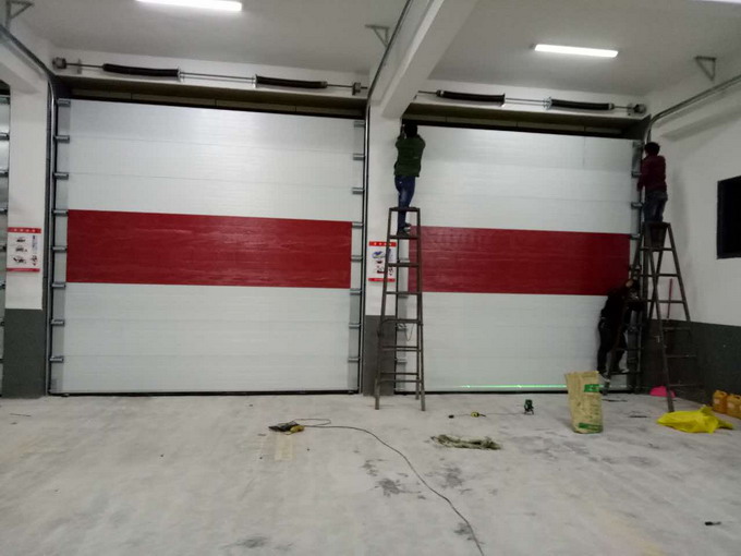 车（chē）库门厂家